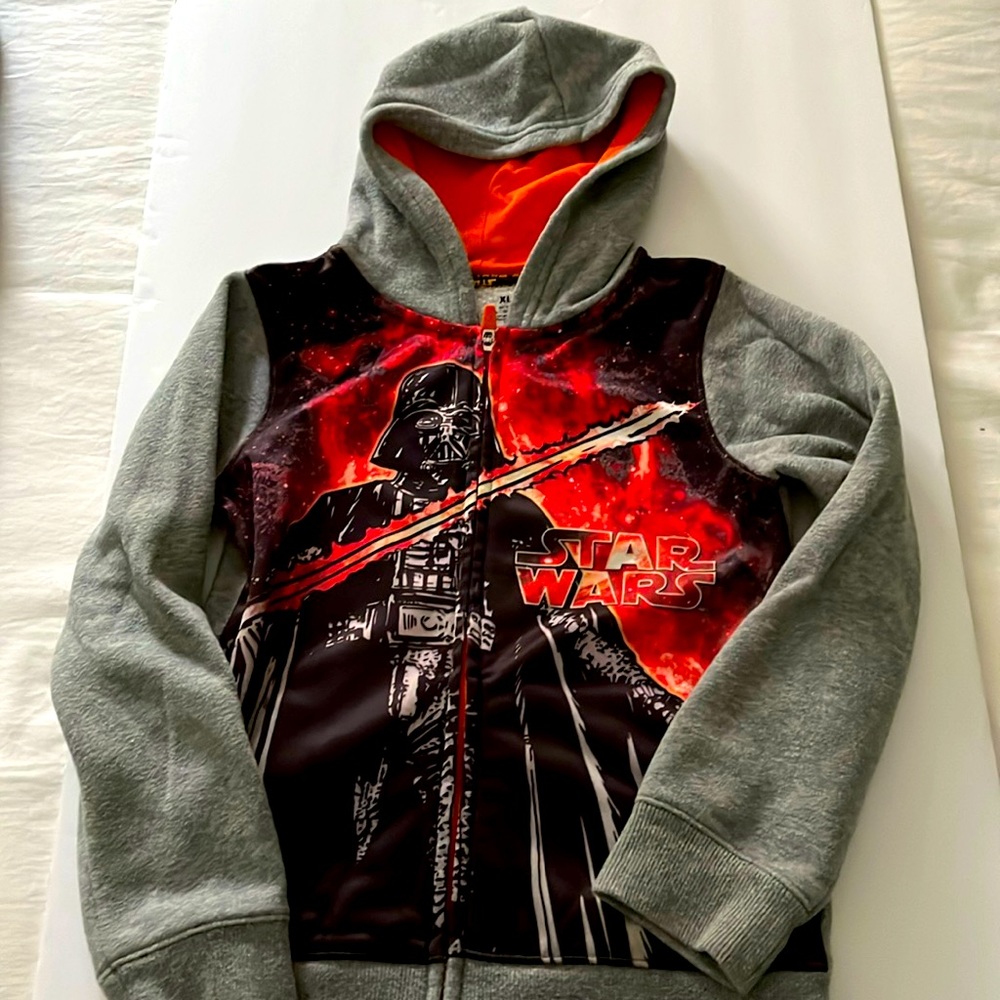 💰💰 2/$14Boys Star Wars hoodie Sz 7
